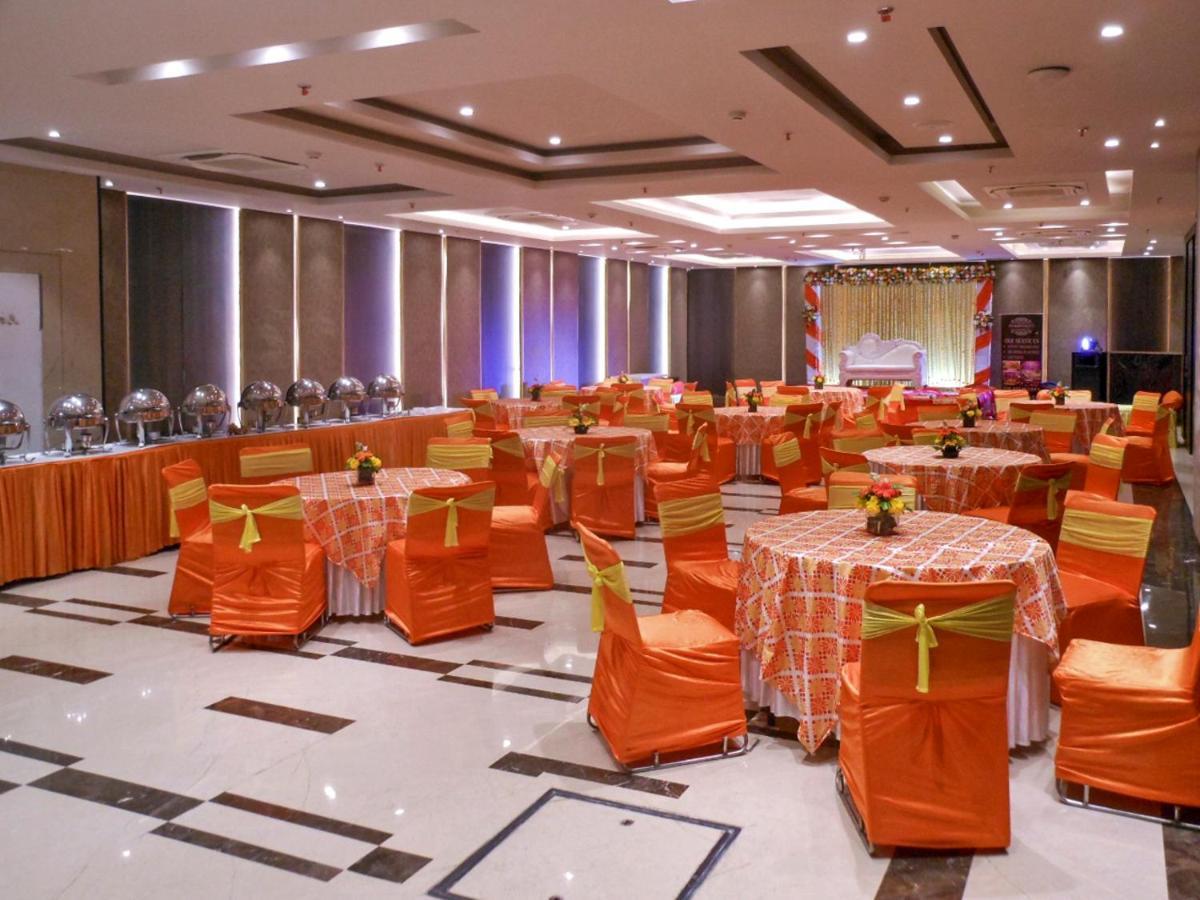 Hotel Saket 27 New Delhi Exterior photo