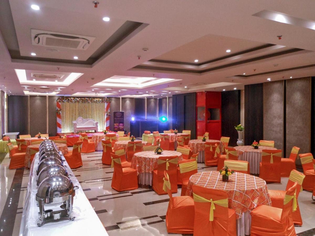 Hotel Saket 27 New Delhi Exterior photo