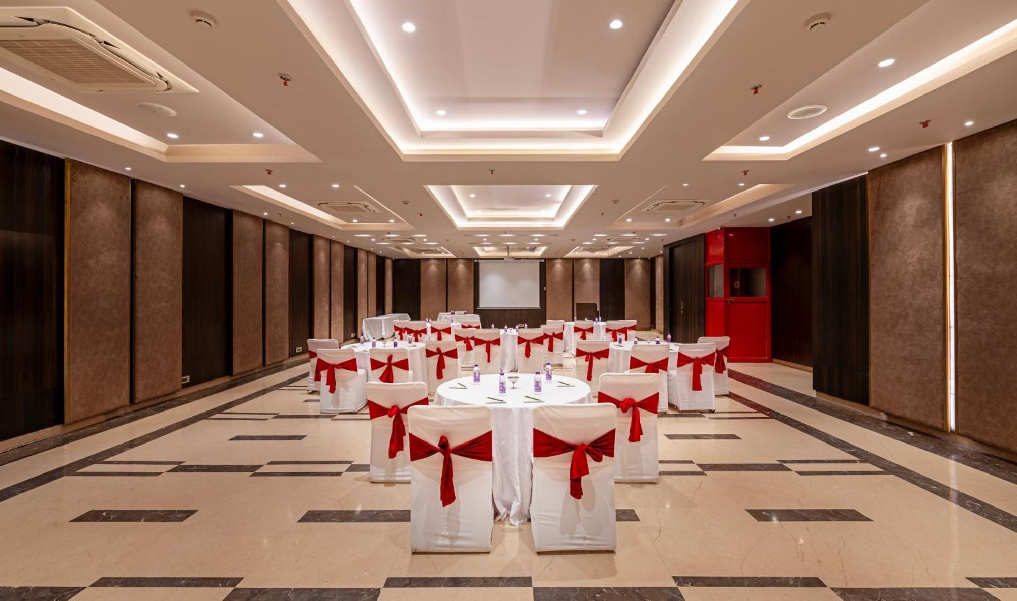 Hotel Saket 27 New Delhi Exterior photo