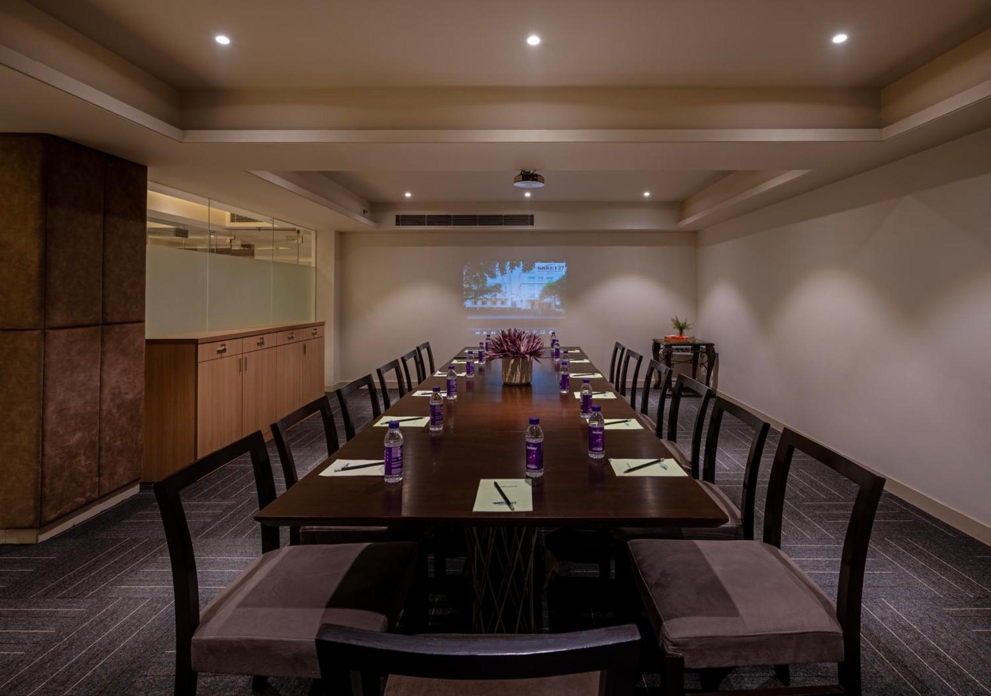 Hotel Saket 27 New Delhi Exterior photo