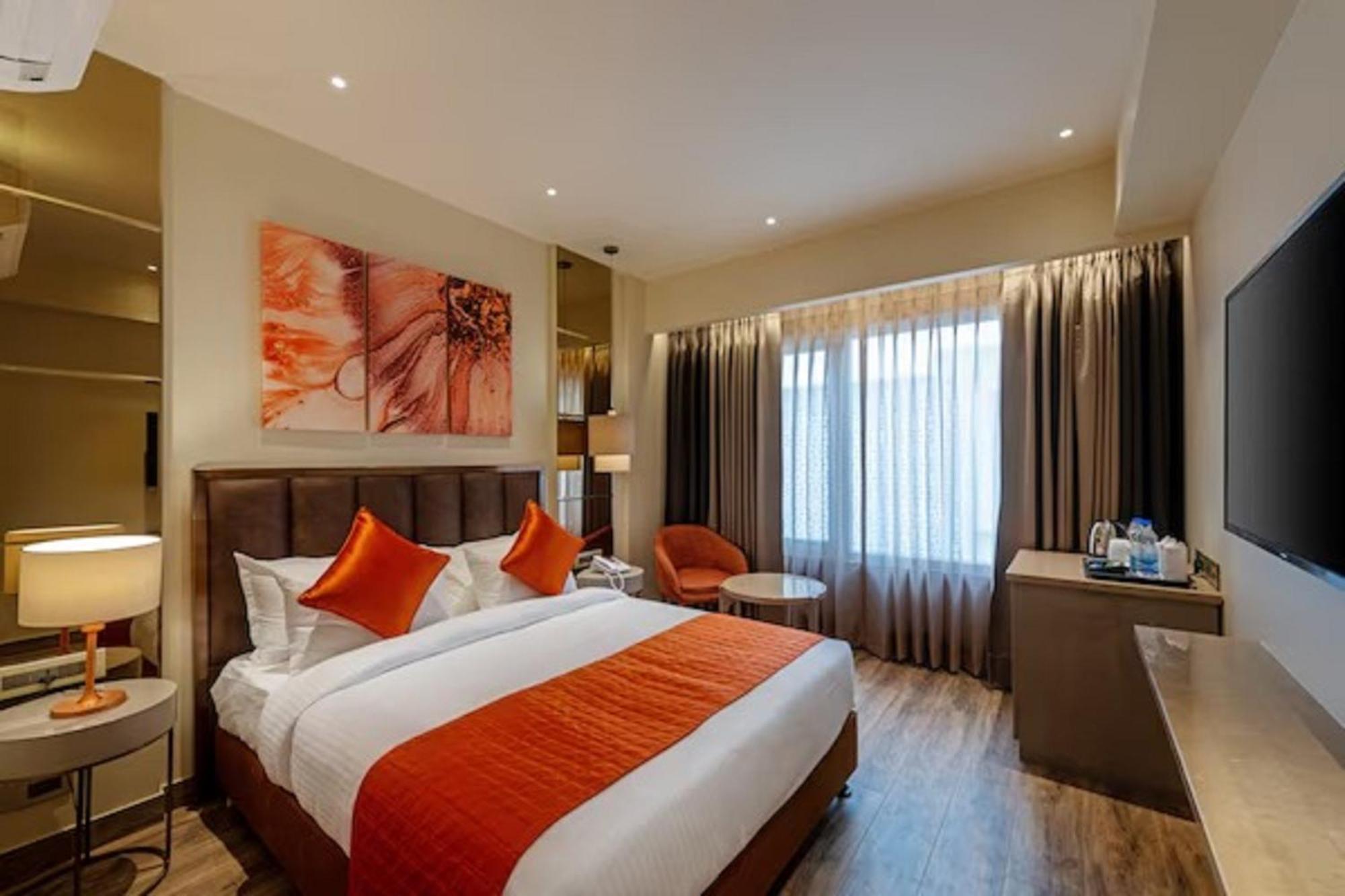 Hotel Saket 27 New Delhi Exterior photo