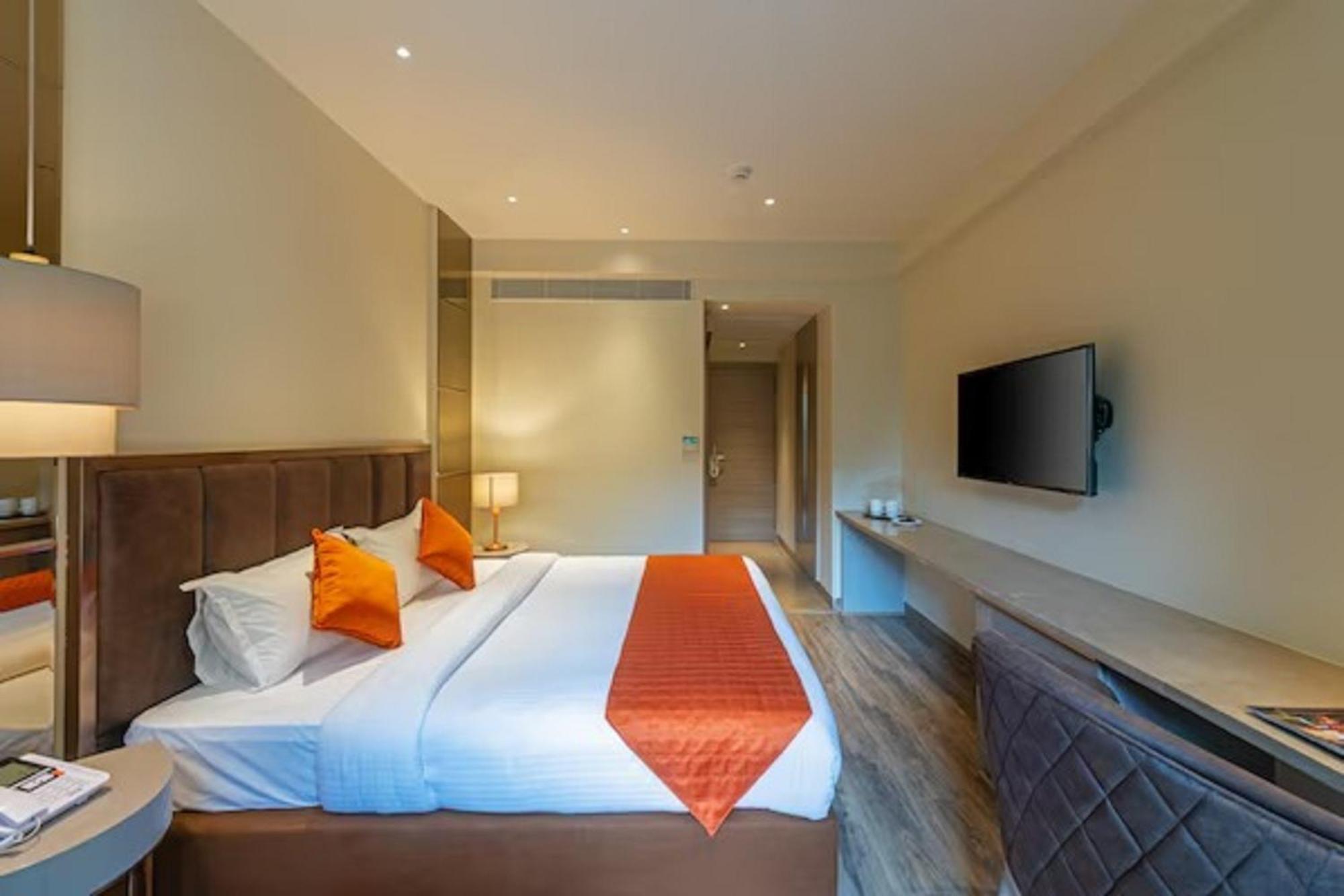 Hotel Saket 27 New Delhi Exterior photo