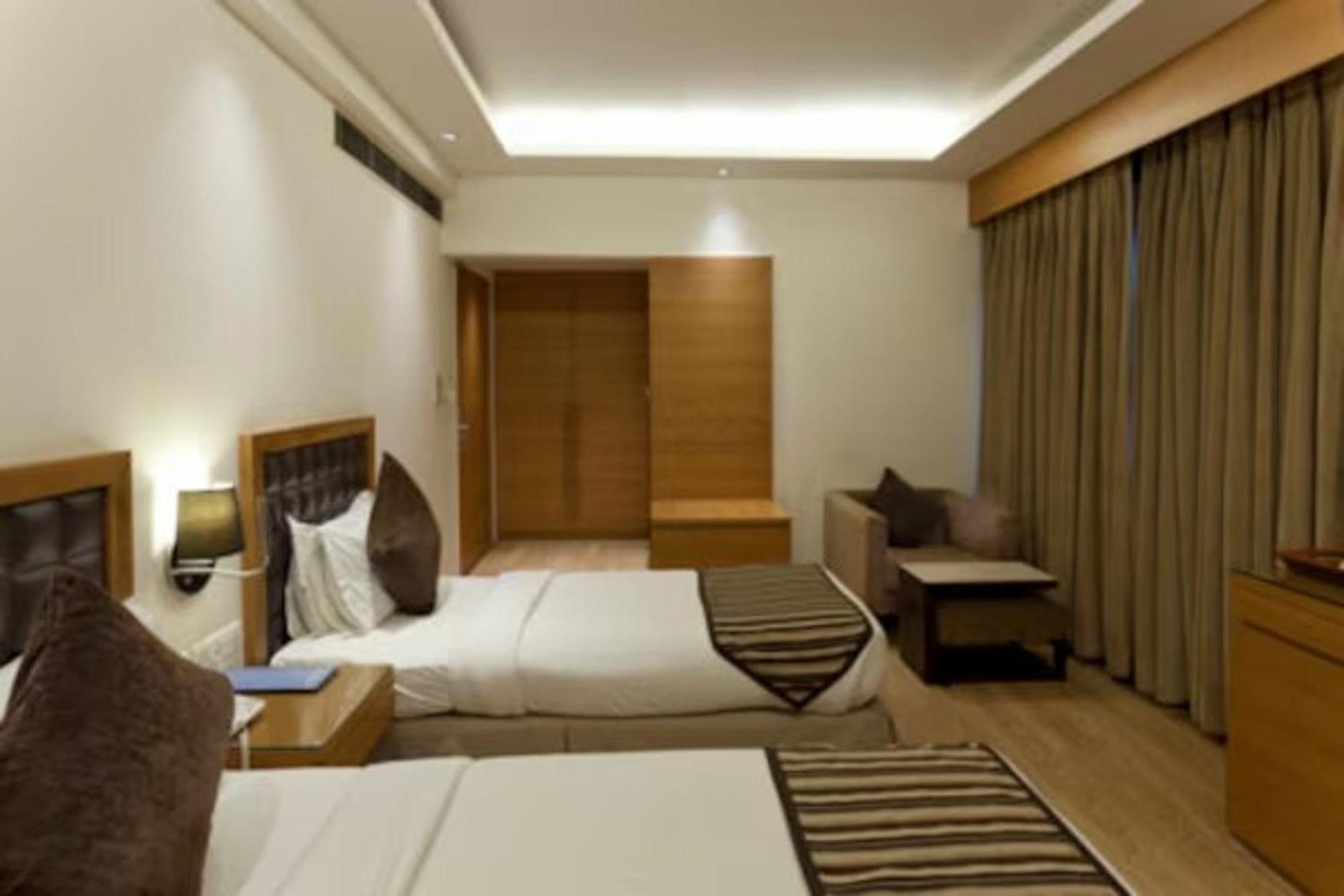 Hotel Saket 27 New Delhi Exterior photo