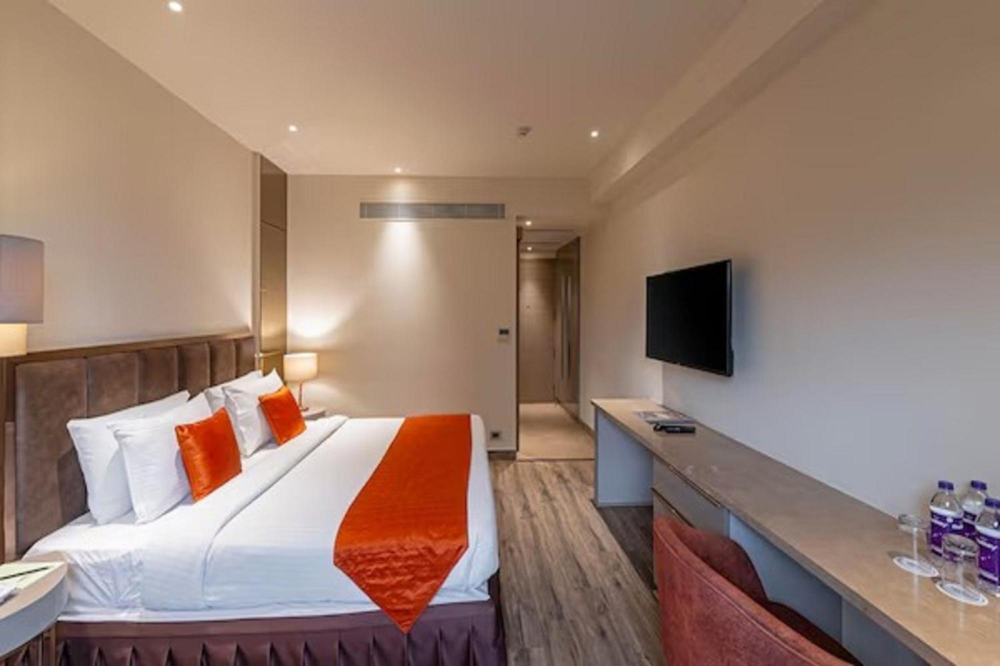 Hotel Saket 27 New Delhi Exterior photo