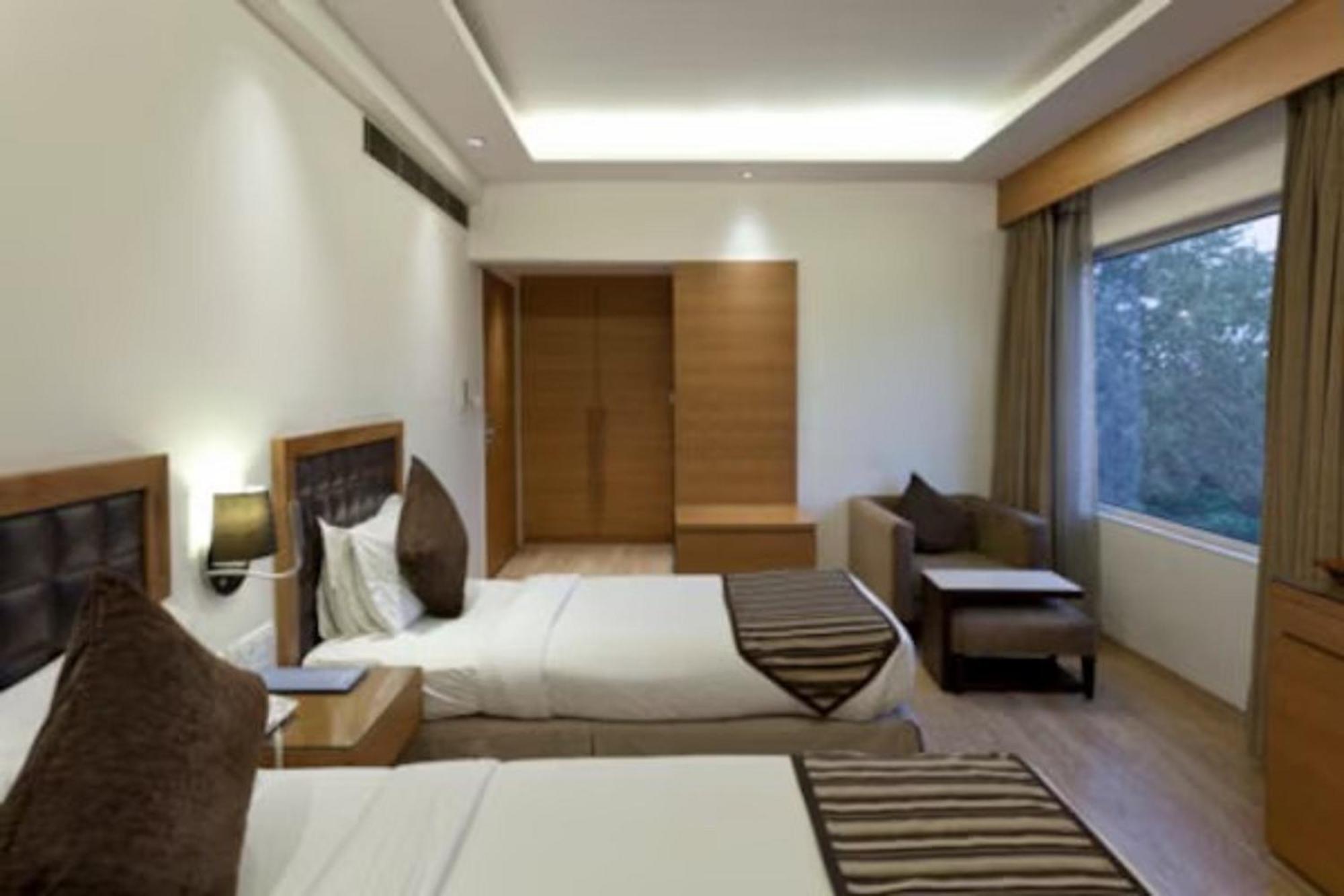 Hotel Saket 27 New Delhi Exterior photo